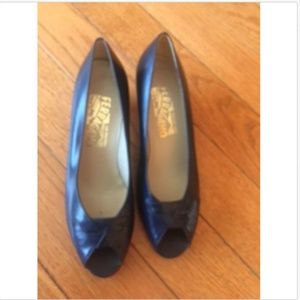 Salvatore Ferragamo Blue Peep Toe Pumps SZ 7B
